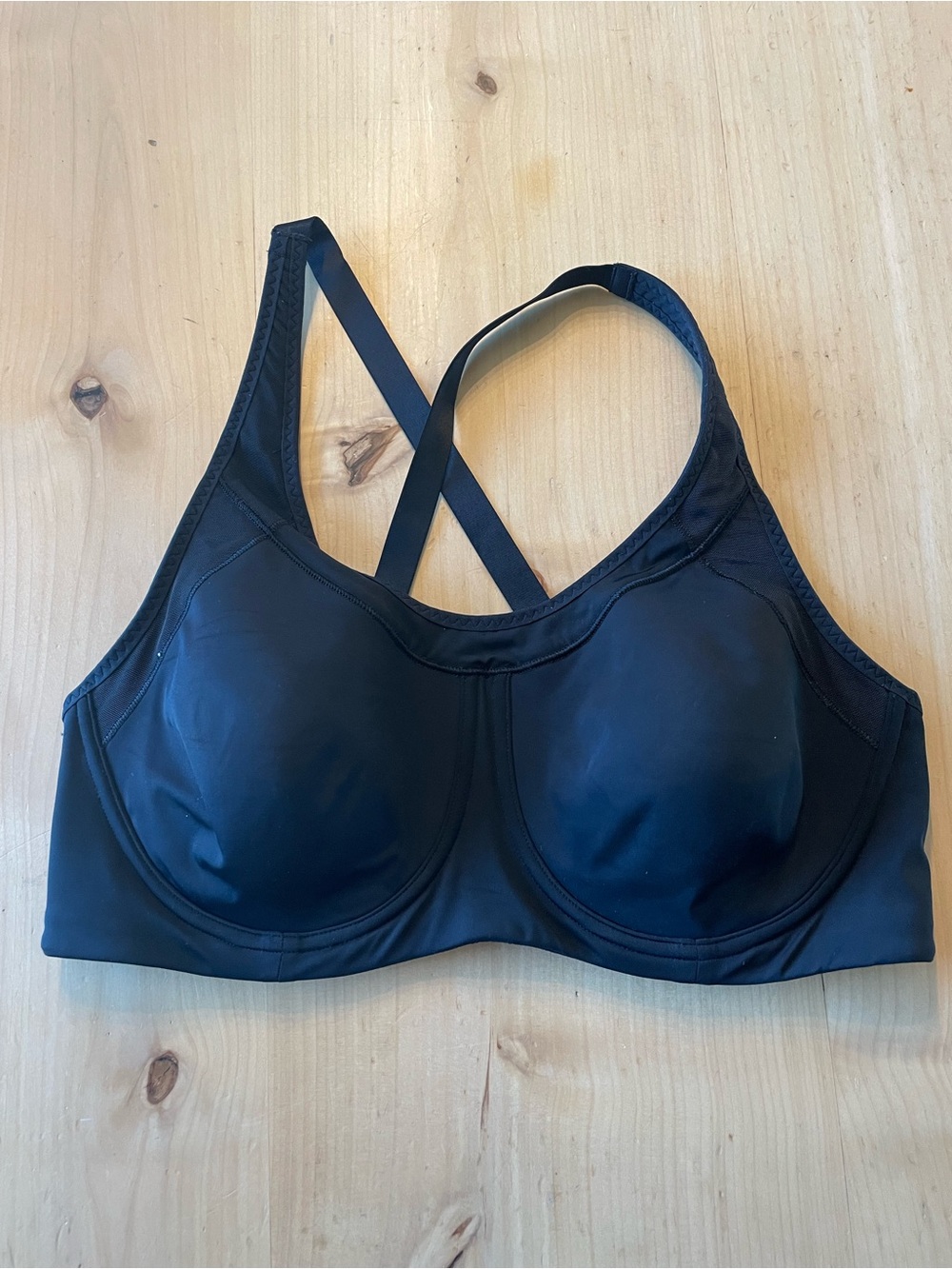 Athleta black underwire sports bra size 38C